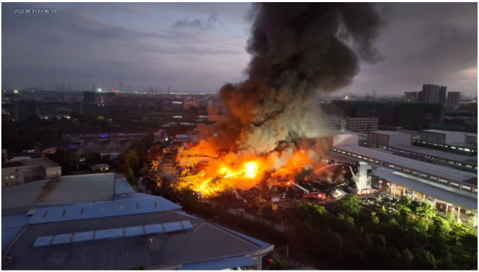 一键全景、、、、红外监控，，，Mavic 3T 保障化工火灾救援